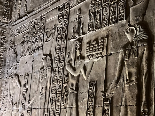 reliefs op tempels van Edfu
