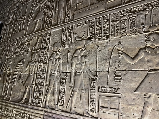 reliefs tempels van Edfu